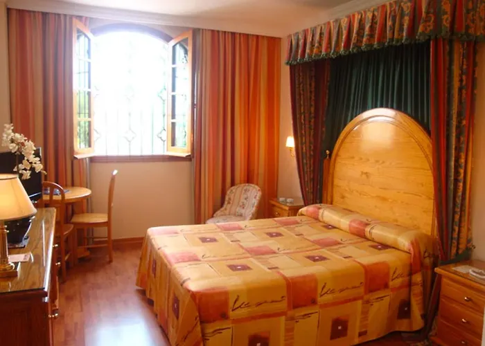 La Cueva Park 4*