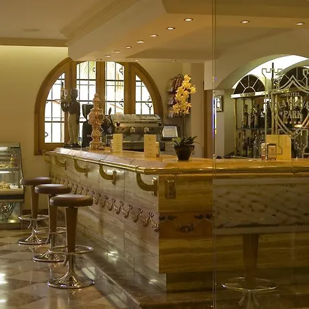 Hotel La Cueva Park 4*