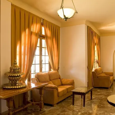 Hotel La Cueva Park 4*